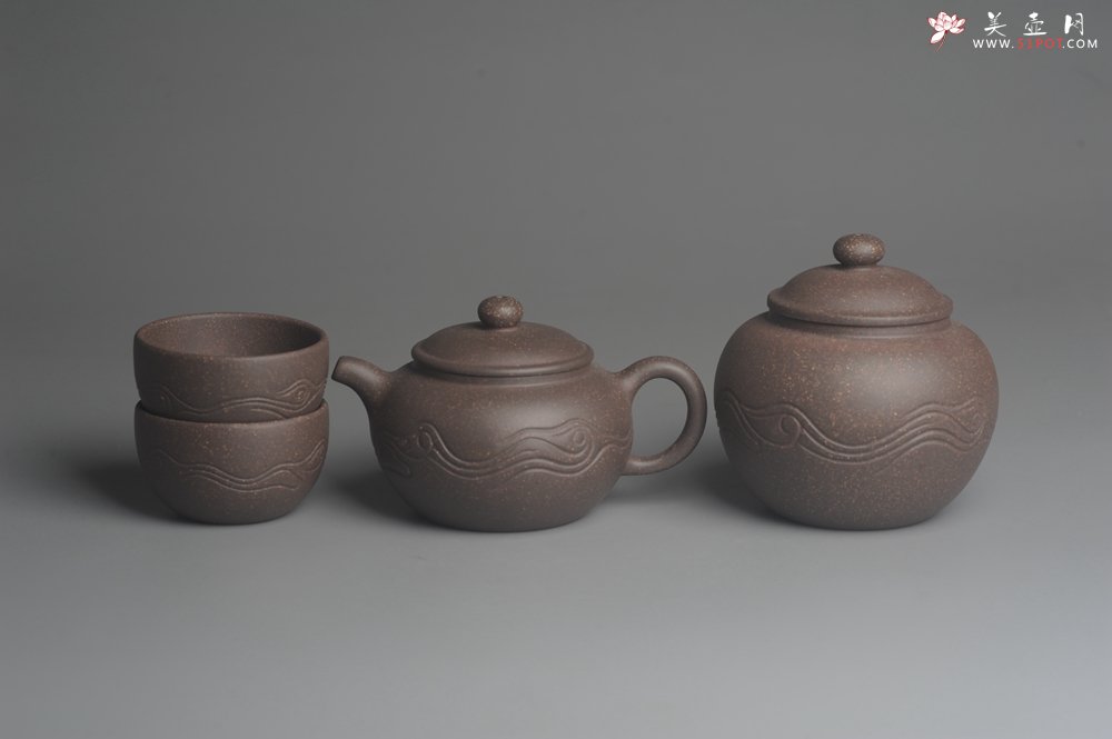 紫砂壶图片：美壶特惠 优质青灰段泥精致行云流水套组 一壶（180cc）二杯一醒茶罐（280cc） - 美壶网