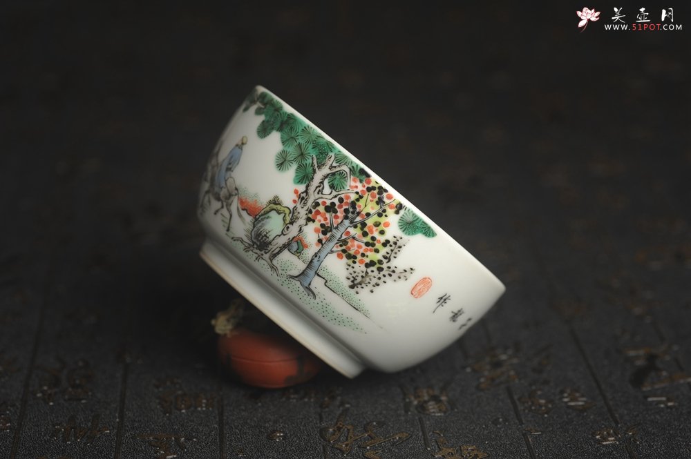 紫砂壶图片：玄辰器 精品古彩踏歌行主人杯压手杯 景德镇茶杯 茶人醉爱 - 美壶网