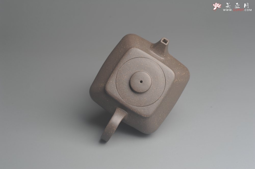 紫砂壶图片：美壶特惠 优质青灰段泥精致混方巨轮壶 茶人醉爱 - 美壶网