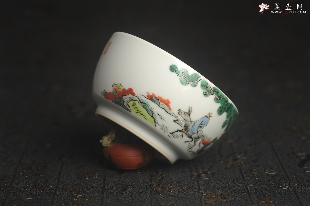 紫砂壶图片：玄辰器 精品古彩踏歌行主人杯压手杯 景德镇茶杯 茶人醉爱 - 美壶网