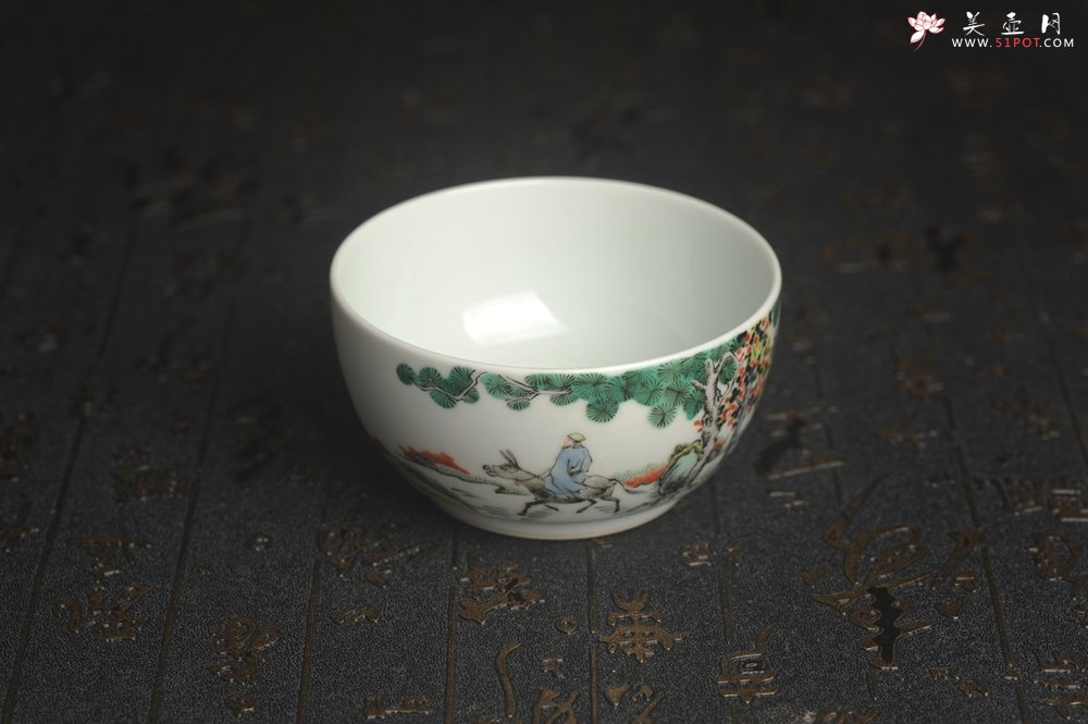 紫砂壶图片：玄辰器 精品古彩踏歌行主人杯压手杯 景德镇茶杯 茶人醉爱 - 美壶网