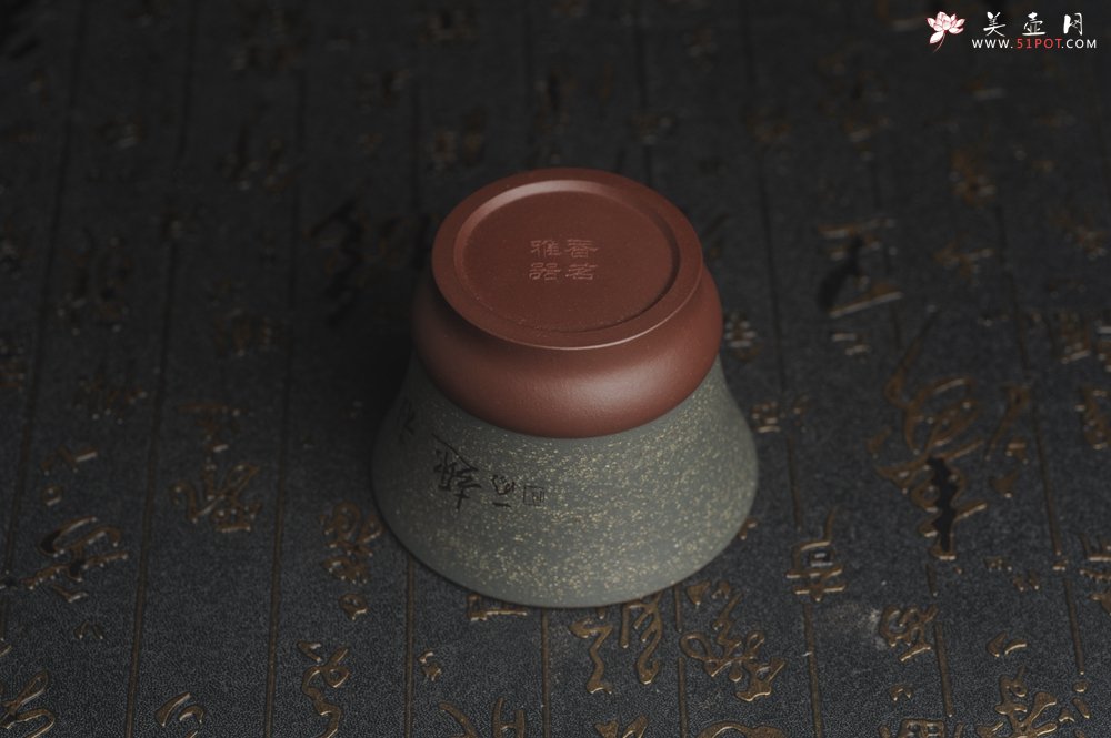 紫砂壶图片：美杯国庆特惠 精品好泥好工好刻雅致特厚实松鼠主人杯二式 - 美壶网