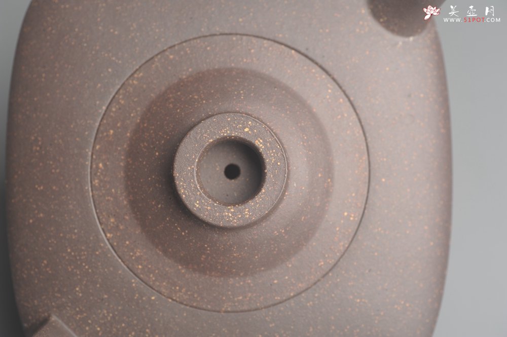 紫砂壶图片：美壶特惠 精致青灰段泥四方无名壶 茶人醉爱 - 美壶网