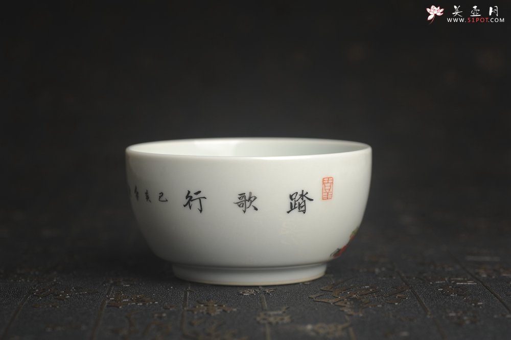 紫砂壶图片：玄辰器 精品古彩踏歌行主人杯压手杯 景德镇茶杯 茶人醉爱 - 美壶网