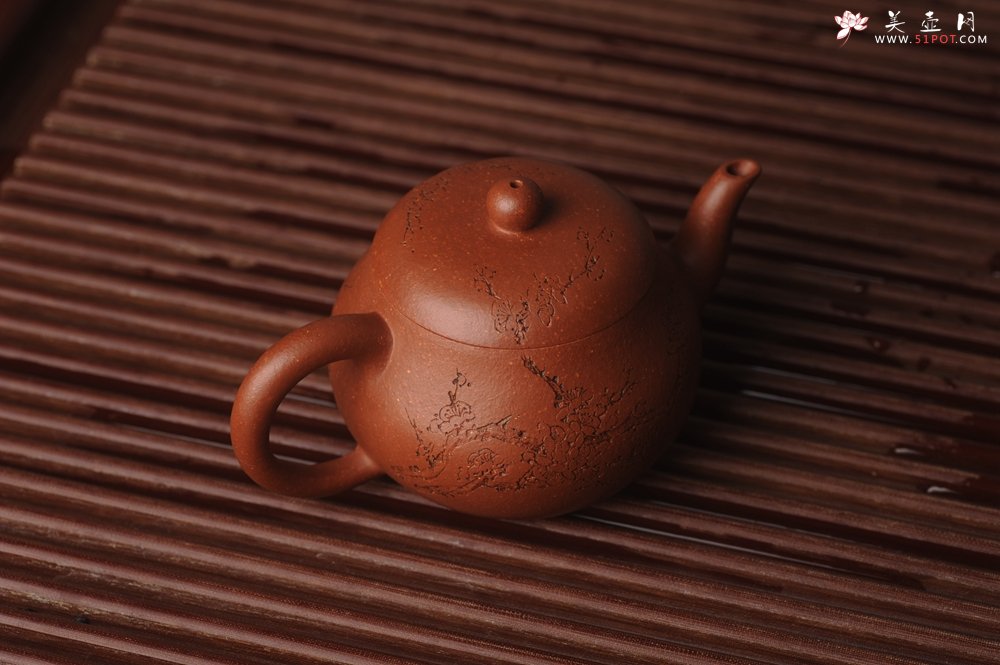 紫砂壶图片：潜力股周小培原创全手工缘德壶 通转梅花 特文气 - 美壶网