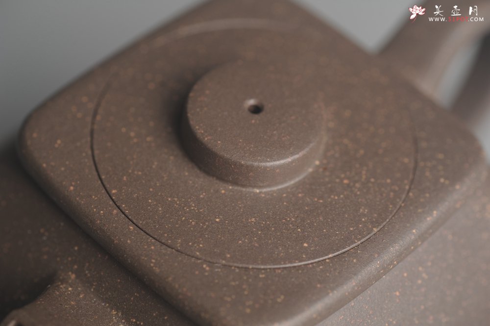 紫砂壶图片：美壶特惠 优质青灰段泥精致混方巨轮壶 茶人醉爱 - 美壶网