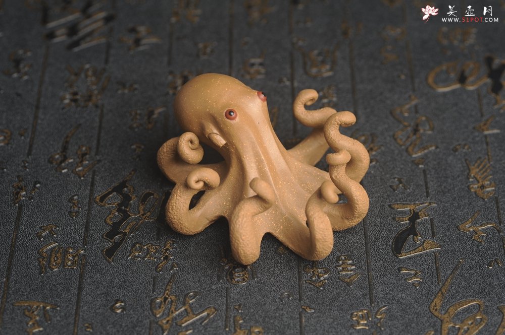 紫砂壶图片：美宠特惠 精致大号八爪鱼紫砂茶宠 直径8.5cm高5cm左右 寓意八方来财 - 美壶网