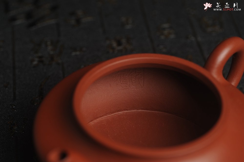 紫砂壶图片：正宗小煤窑朱泥 全手工虚扁 隽秀文气 茶人醉爱 - 美壶网
