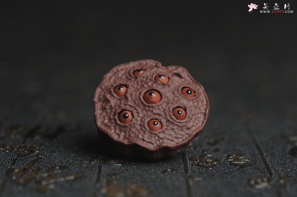 紫砂壶图片：美宠特惠 精致迷你紫泥小莲蓬茶宠摆件 莲子可动有趣 直径3.8cm高2.8cm左右 - 美壶网