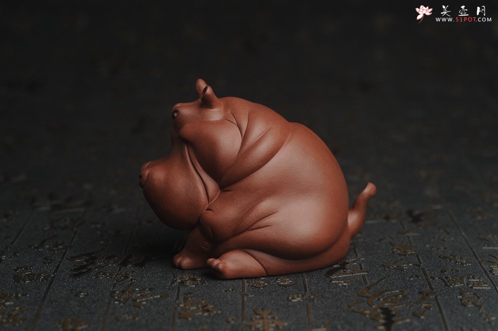 紫砂壶图片：美宠特惠 精品优质紫泥财大气粗 河马 紫砂茶宠摆件 长11cm宽8cm高8cm - 美壶网