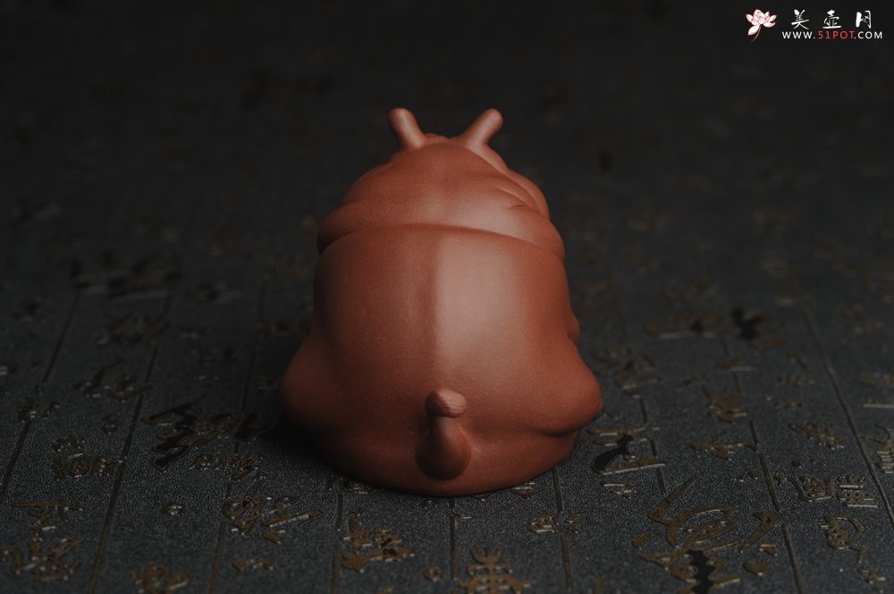 紫砂壶图片：美宠特惠 精品优质紫泥财大气粗 河马 紫砂茶宠摆件 长11cm宽8cm高8cm - 美壶网