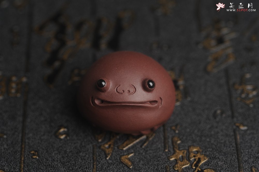 紫砂壶图片：美宠特惠 超可爱的精工紫泥萌蛤蟆紫砂茶宠摆件 长3.5cm宽4cm高3cm - 美壶网