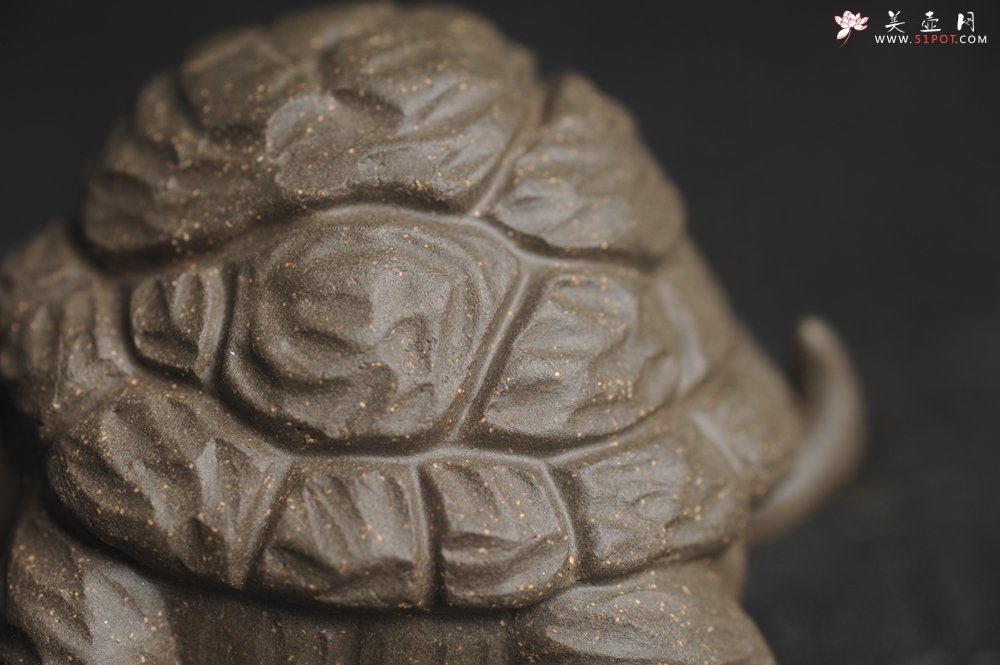 紫砂壶图片：美宠特惠精致青段石敢当 镇宅龟茶宠摆件长8cm宽6cm高4.5cm - 美壶网