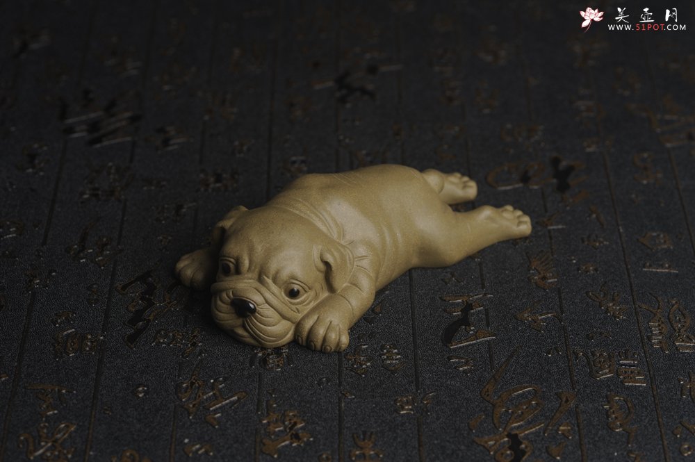 紫砂壶图片：美宠特惠 油润老青段沙皮狗茶宠 精工长13cm宽4到6.5cm高4cm - 美壶网