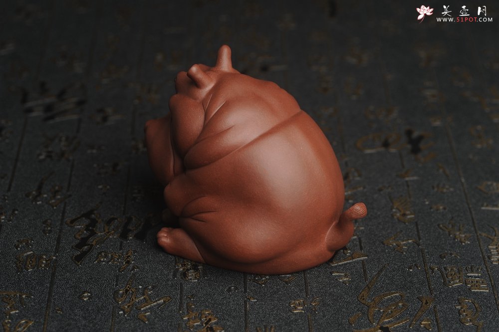 紫砂壶图片：美宠特惠 精品优质紫泥财大气粗 河马 紫砂茶宠摆件 长11cm宽8cm高8cm - 美壶网