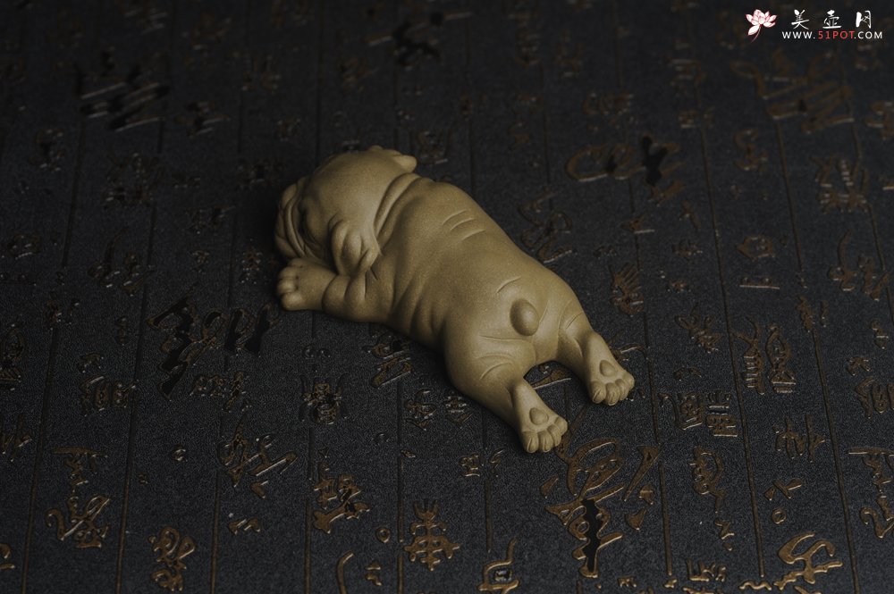 紫砂壶图片：美宠特惠 油润老青段沙皮狗茶宠 精工长13cm宽4到6.5cm高4cm - 美壶网