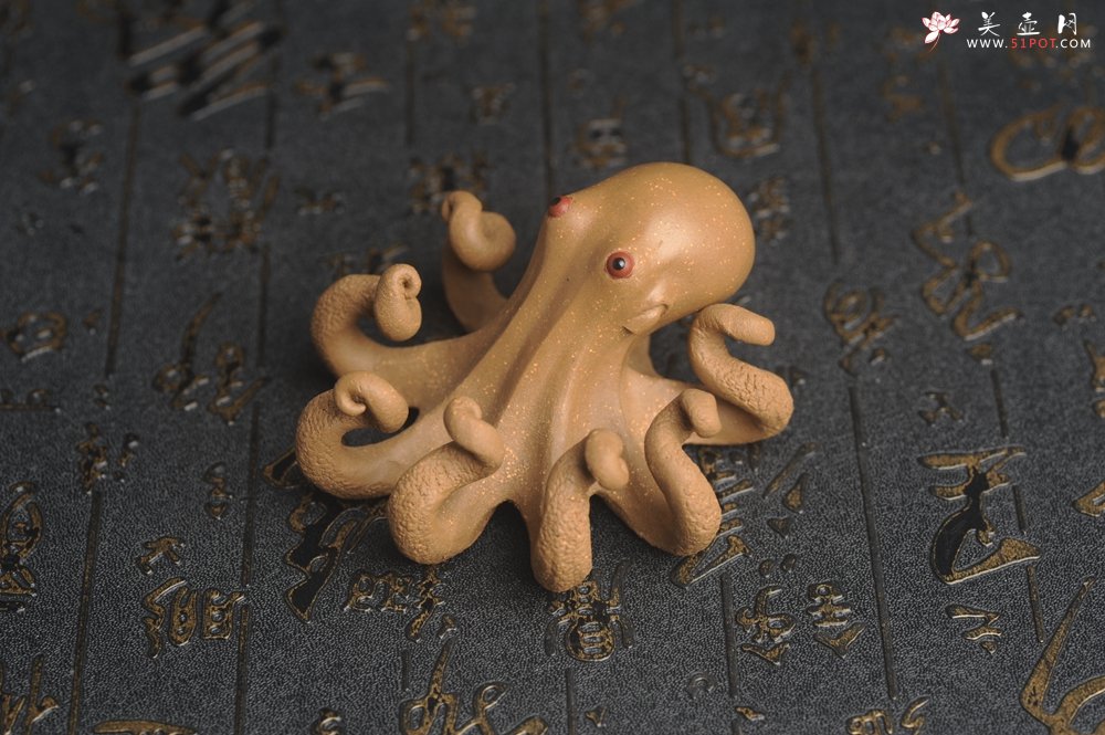 紫砂壶图片：美宠特惠 精致大号八爪鱼紫砂茶宠 直径8.5cm高5cm左右 寓意八方来财 - 美壶网