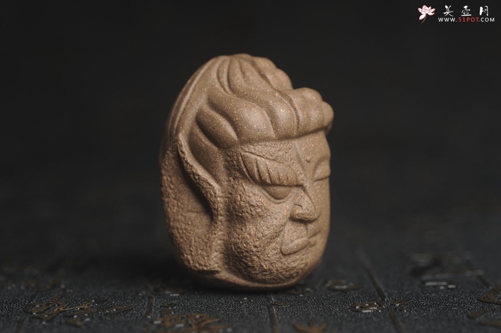 紫砂壶图片：美宠特惠 回馈壶友 精致青段泥是佛是魔 一念之间 手把件茶宠高5.8cm宽4.5cm左右 - 美壶网