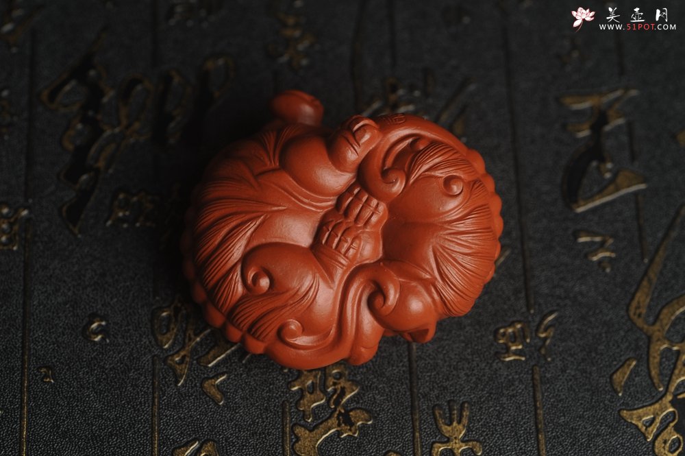 紫砂壶图片：美宠特惠 精致大红袍朱泥镇宅对狮子紫砂茶宠摆件 长6.5cm宽5.5cm高3.5cm - 美壶网