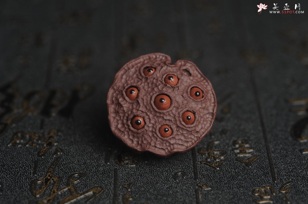 紫砂壶图片：美宠特惠 精致迷你紫泥小莲蓬茶宠摆件 莲子可动有趣 直径3.8cm高2.8cm左右 - 美壶网