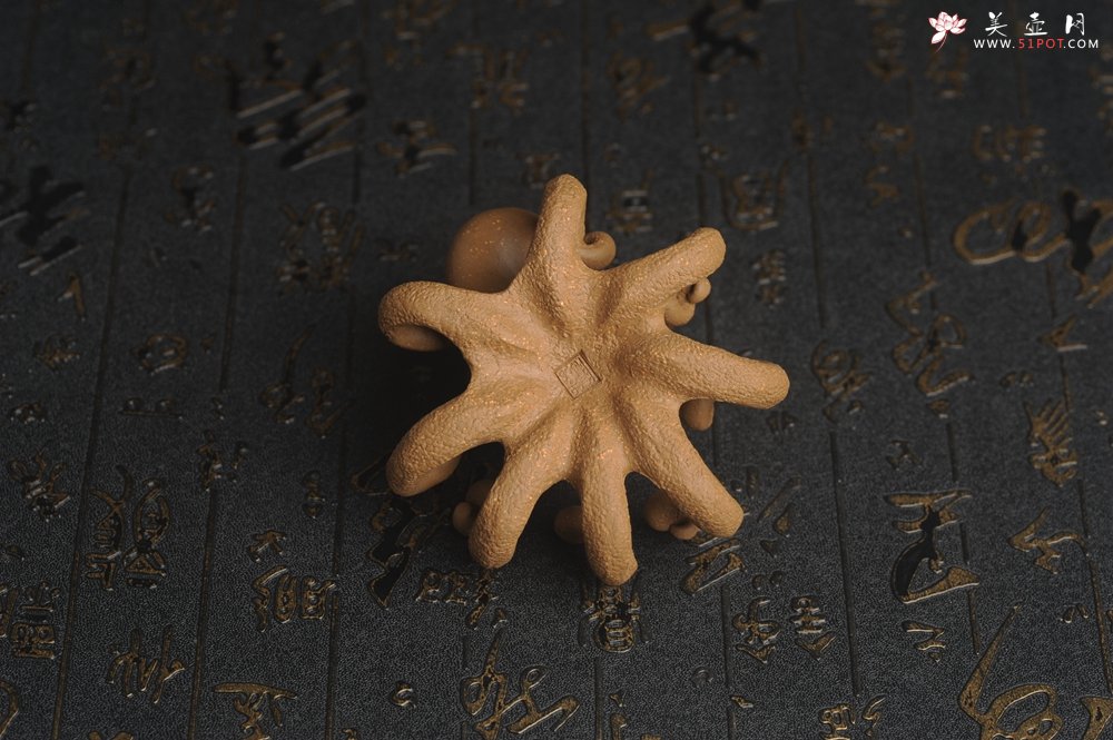 紫砂壶图片：美宠特惠 精致大号八爪鱼紫砂茶宠 直径8.5cm高5cm左右 寓意八方来财 - 美壶网