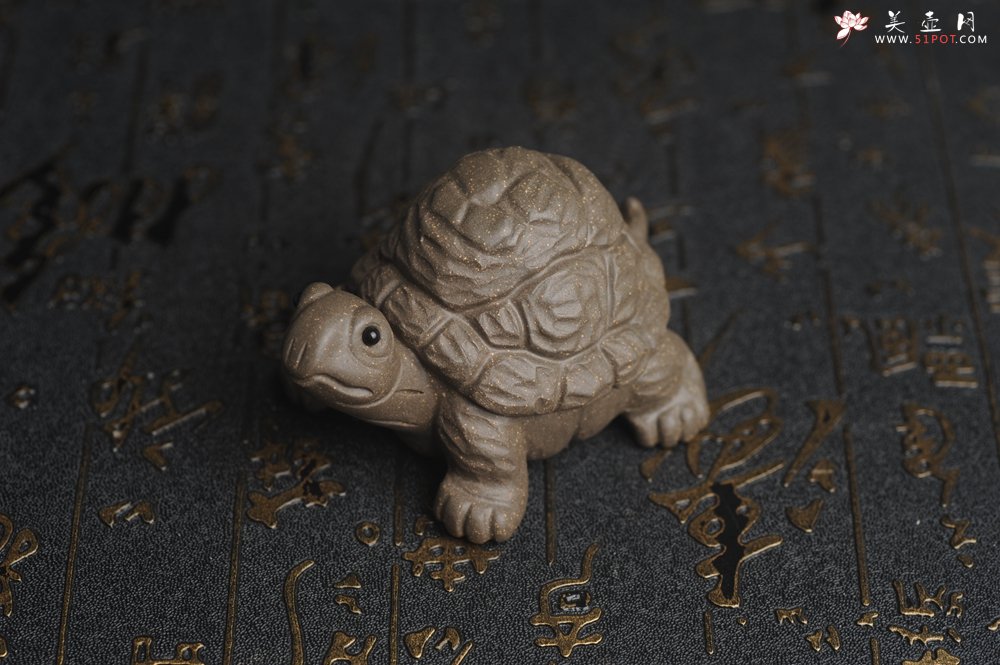 紫砂壶图片：美宠特惠精致青段石敢当 镇宅龟茶宠摆件长8cm宽6cm高4.5cm - 美壶网