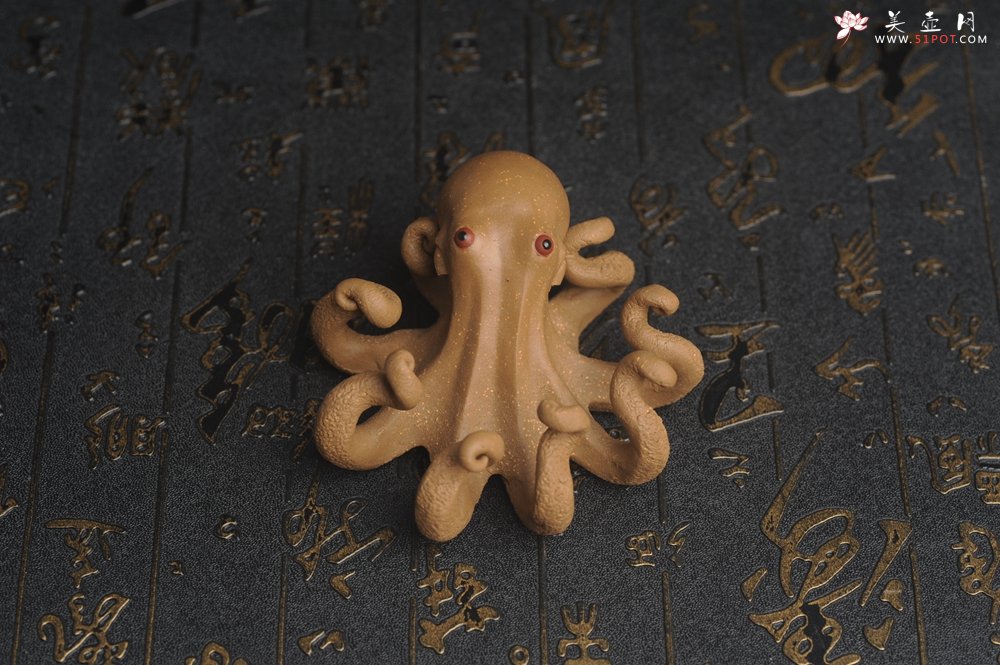 紫砂壶图片：美宠特惠 精致大号八爪鱼紫砂茶宠 直径8.5cm高5cm左右 寓意八方来财 - 美壶网