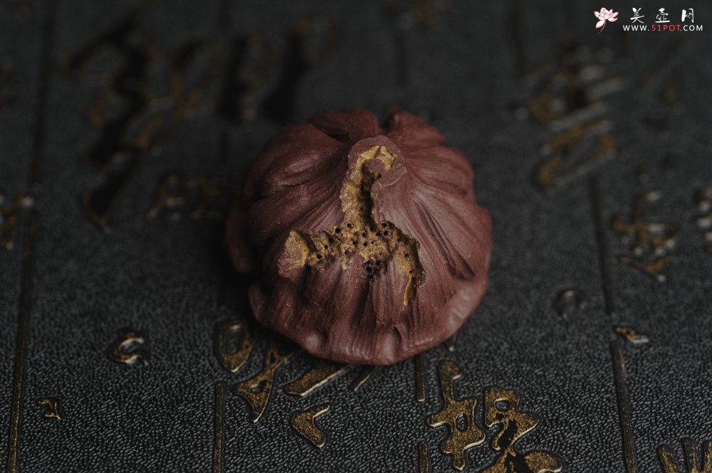 紫砂壶图片：美宠特惠 精致迷你紫泥小莲蓬茶宠摆件 莲子可动有趣 直径3.8cm高2.8cm左右 - 美壶网