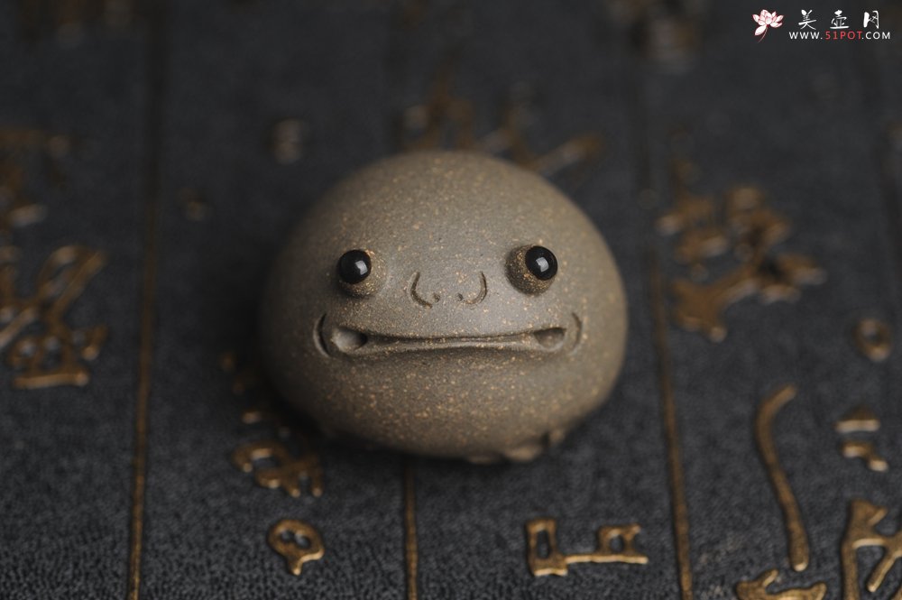 紫砂壶图片：美宠特惠 超可爱的精工青段萌蛤蟆紫砂茶宠摆件 长3.5cm宽4cm高3cm - 美壶网