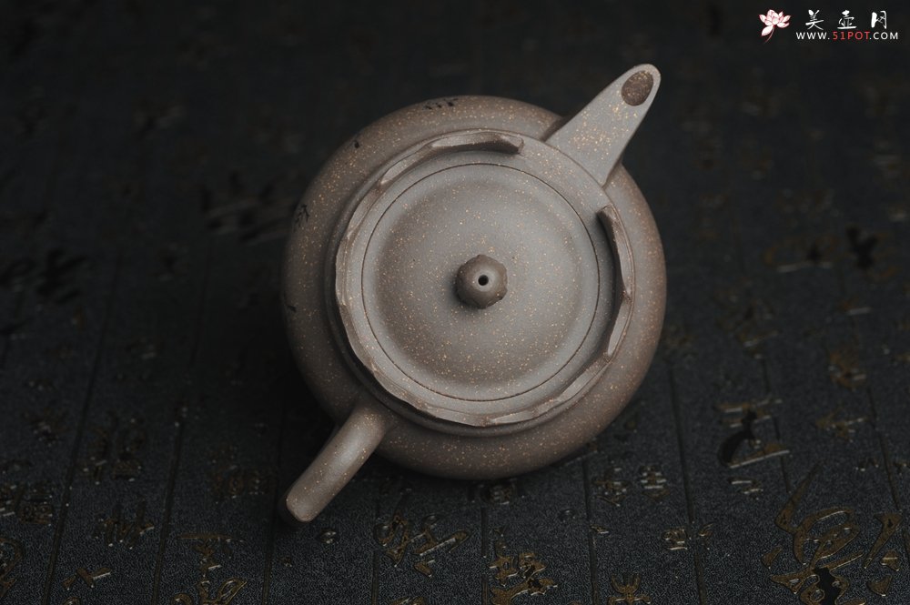 紫砂壶图片：美壶特惠 优质青灰段泥精致僧帽壶 茶人醉爱 - 美壶网