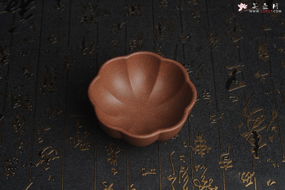 紫砂壶图片：美杯特惠 精致调砂紫泥菱花杯90cc 茶人醉爱 - 美壶网