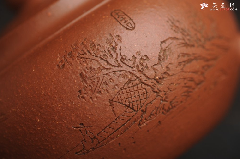 紫砂壶图片：特油润降坡泥 装饰山水 全手工大蕴存心壶 - 美壶网