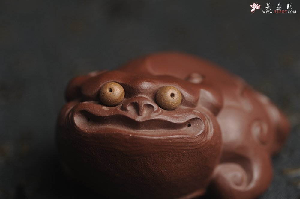 紫砂壶图片：美宠特惠 精工紫泥如意金蟾 长8cm宽6cm高4cm 茶盘尤物 - 美壶网