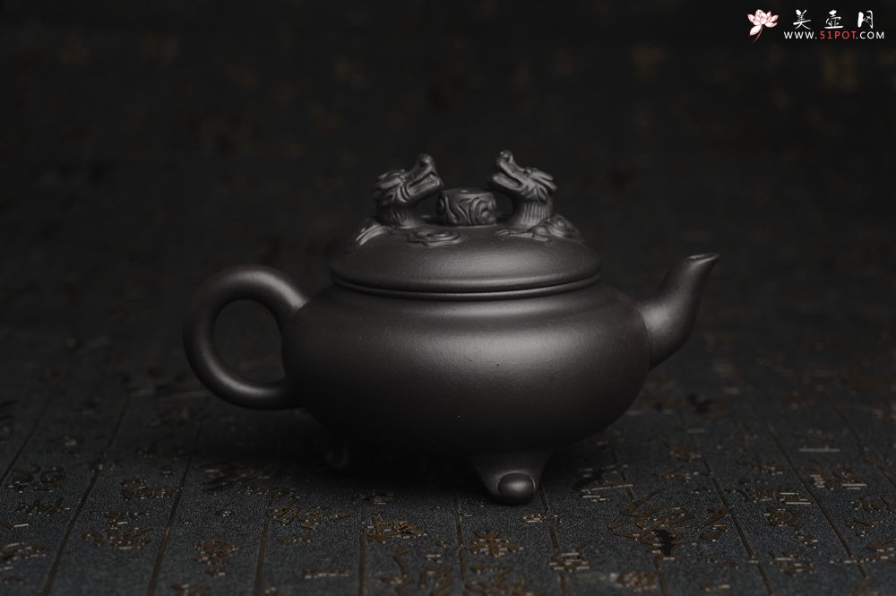 紫砂壶图片：美壶年底特惠 精致优质黑料双龙祥云壶 - 美壶网