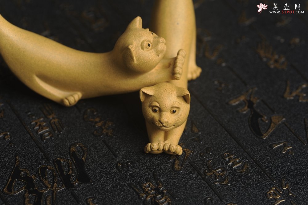 紫砂壶图片：美宠特惠 精品特好黄段龙猫茶宠摆件 笔架 长8cm宽2cm高7.5cm - 美壶网