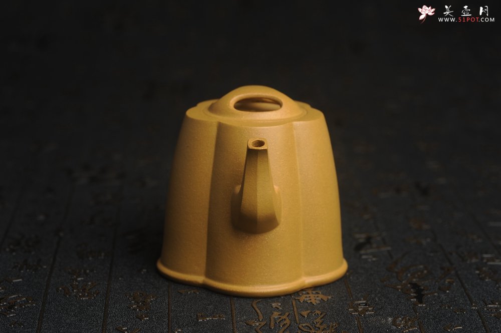 紫砂壶图片：美壶特惠 精致黄金段泥井泉壶 茶壶 茶人醉爱 - 美壶网