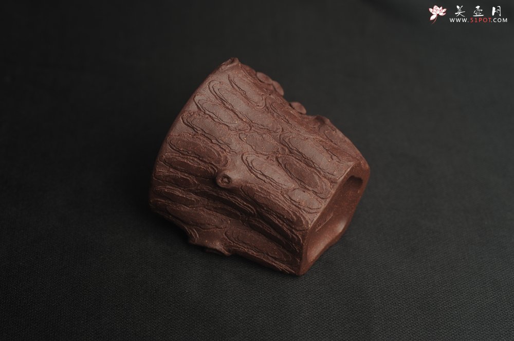 紫砂壶图片：潜力股作品 全手工优质紫泥松桩杯 肌理丰富 全推松皮逼真 枝干生动 - 美壶网