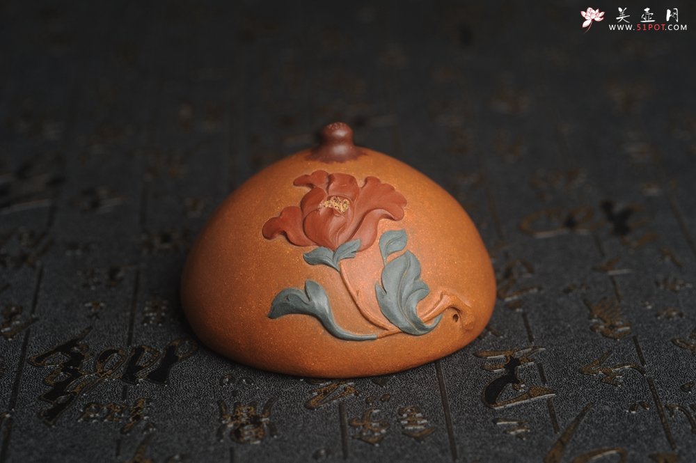 紫砂壶图片：美宠特惠 精致全手工 牡丹贴花特灵动 盖托 茶宠摆件直径8.5cm高5cm - 美壶网