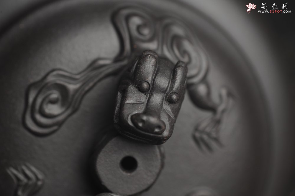 紫砂壶图片：美壶年底特惠 精致优质黑料双龙祥云壶 - 美壶网