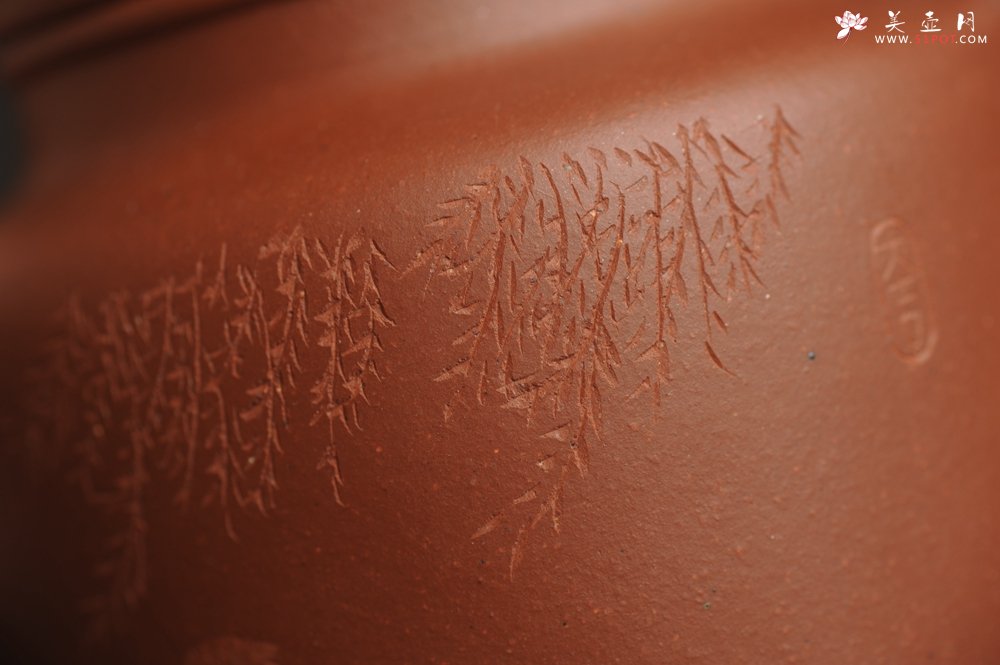 紫砂壶图片：美壶特惠  精致老清水泥高德中茶壶 装饰柳树下童子读书图 特文气 - 美壶网