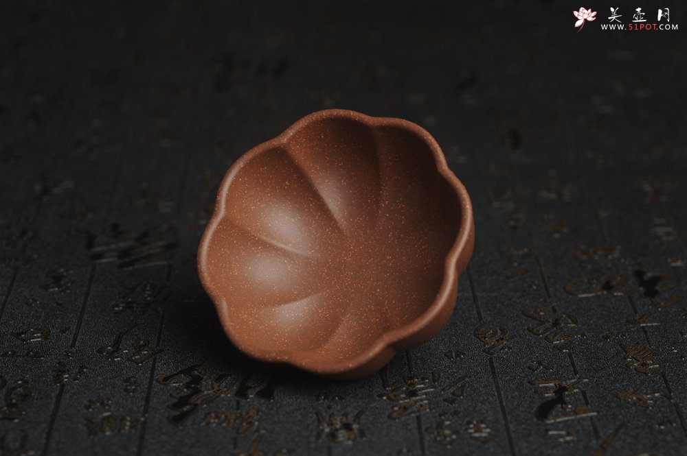 紫砂壶图片：美杯特惠 精致调砂紫泥菱花杯90cc 茶人醉爱 - 美壶网