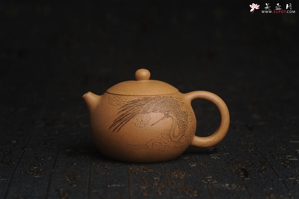紫砂壶图片：油润老黄段泥(此泥料属于家藏老料！油润无比，识者自知！)全手工小品西施 装饰云鹤特文气 - 美壶网