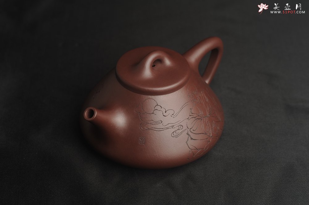 紫砂壶图片：美壶年底特惠 精品老紫泥子冶石瓢 装饰云游图 特文气 做工不输2000元同类作品 - 美壶网