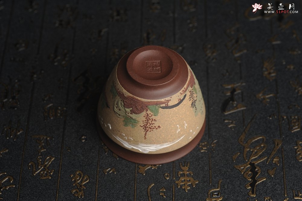 紫砂壶图片：美杯特惠 精致泥绘山水主人杯 茶人醉爱 - 美壶网