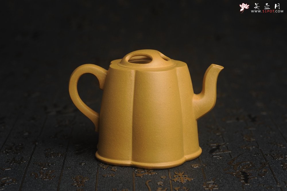 紫砂壶图片：美壶特惠 精致黄金段泥井泉壶 茶壶 茶人醉爱 - 美壶网