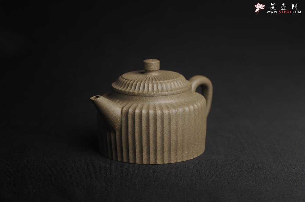 紫砂壶图片：美壶特惠 精致青段剑流德中壶 茶人醉爱 - 美壶网