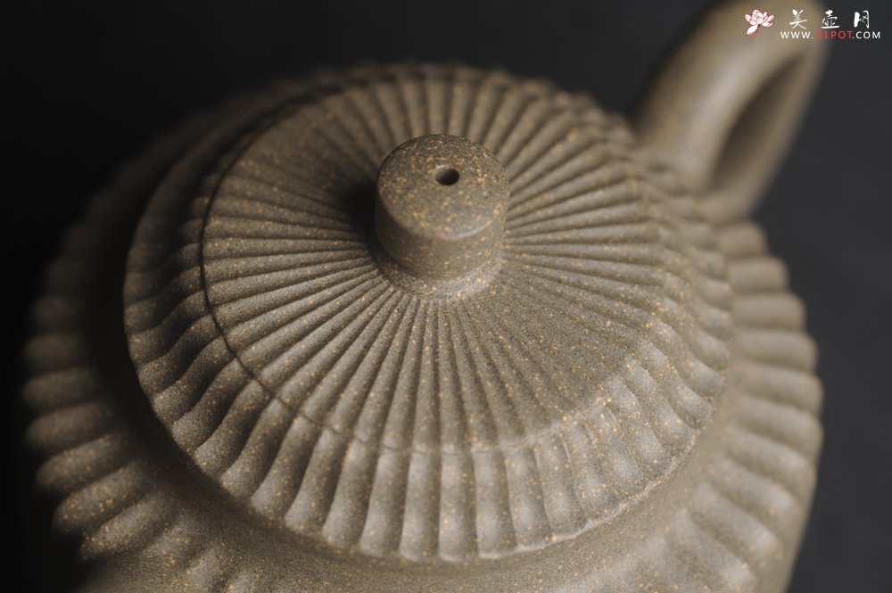 紫砂壶图片：美壶特惠 精致青段剑流德中壶 茶人醉爱 - 美壶网