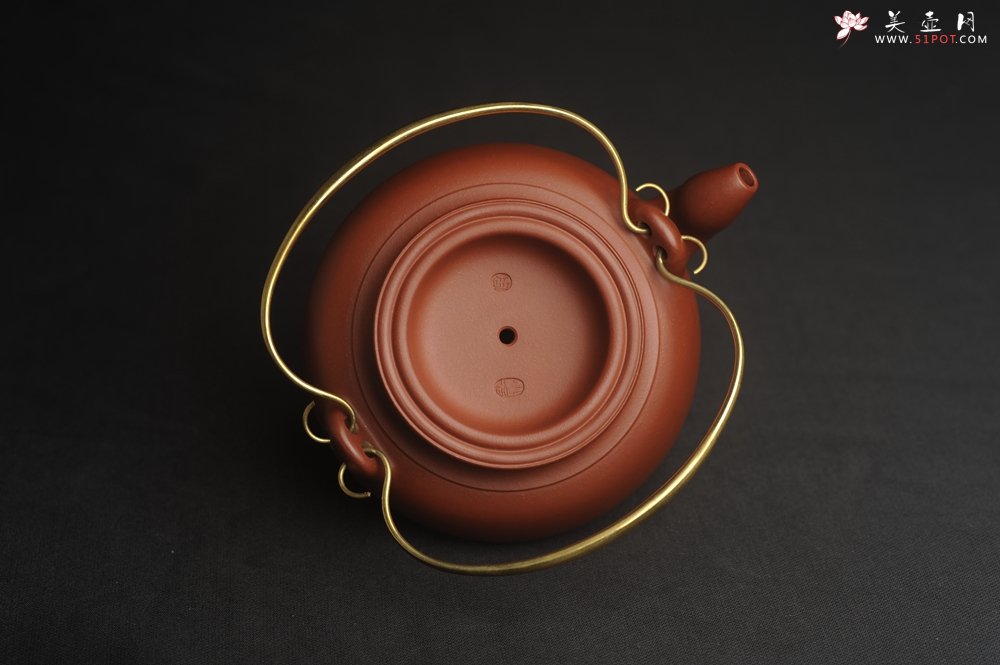 紫砂壶图片：潜力股周小培全手工老清水泥蛋包提梁壶 特实用 - 美壶网