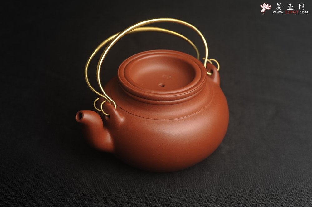 紫砂壶图片：潜力股周小培全手工老清水泥蛋包提梁壶 特实用 - 美壶网