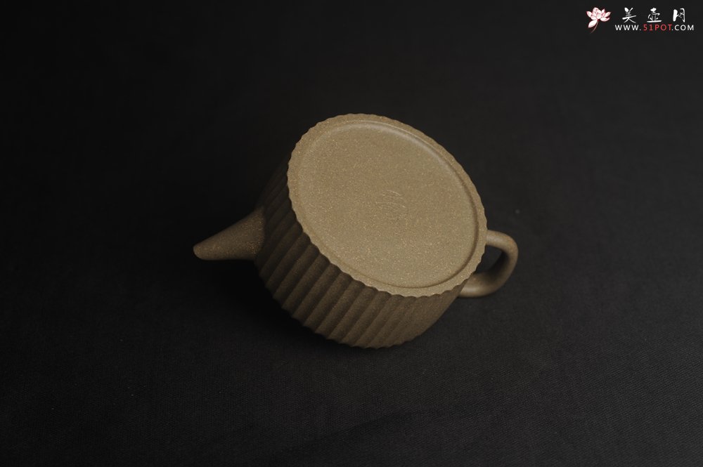 紫砂壶图片：美壶特惠 精致青段剑流德中壶 茶人醉爱 - 美壶网